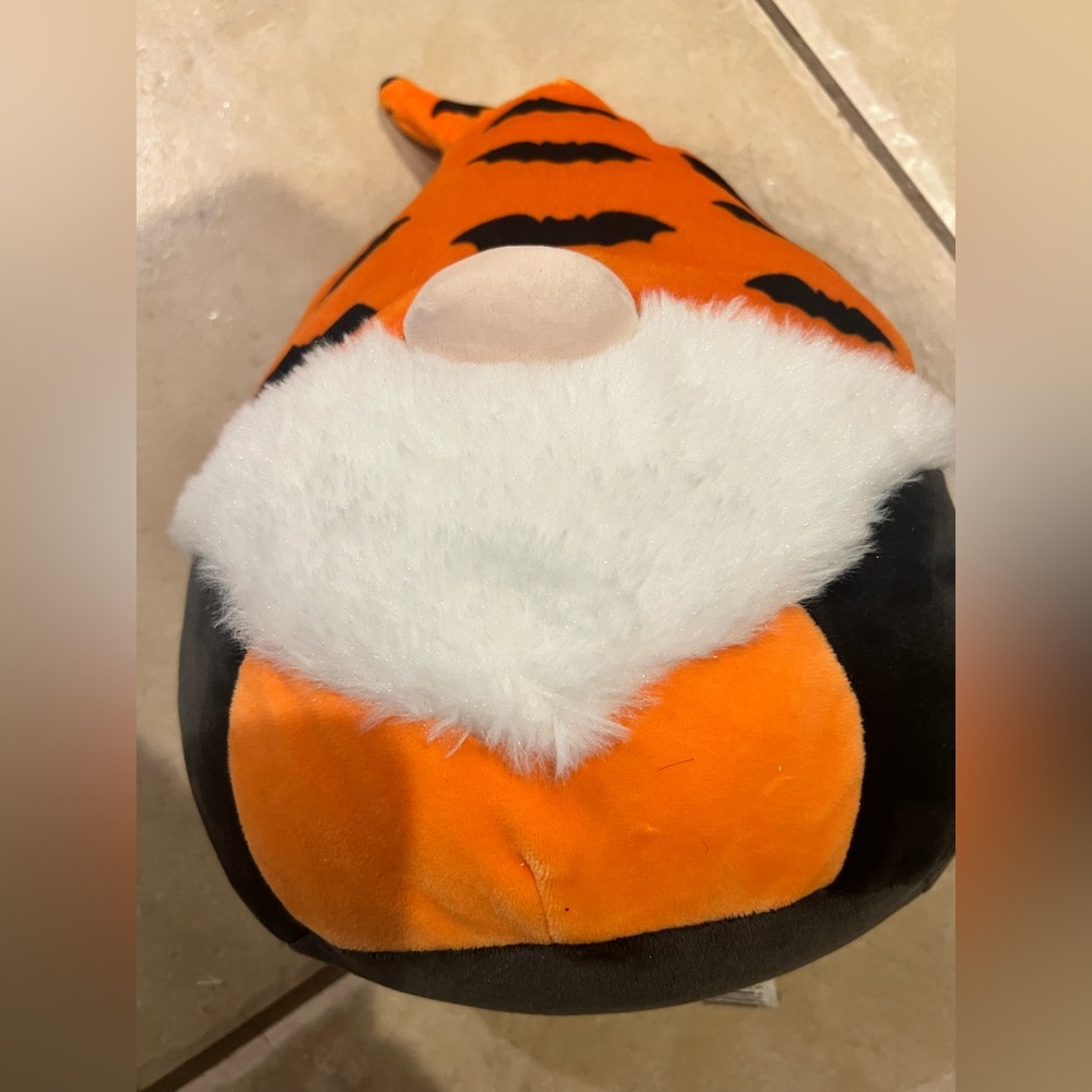 Squishmallows Halloween Gnome with Bats 11”